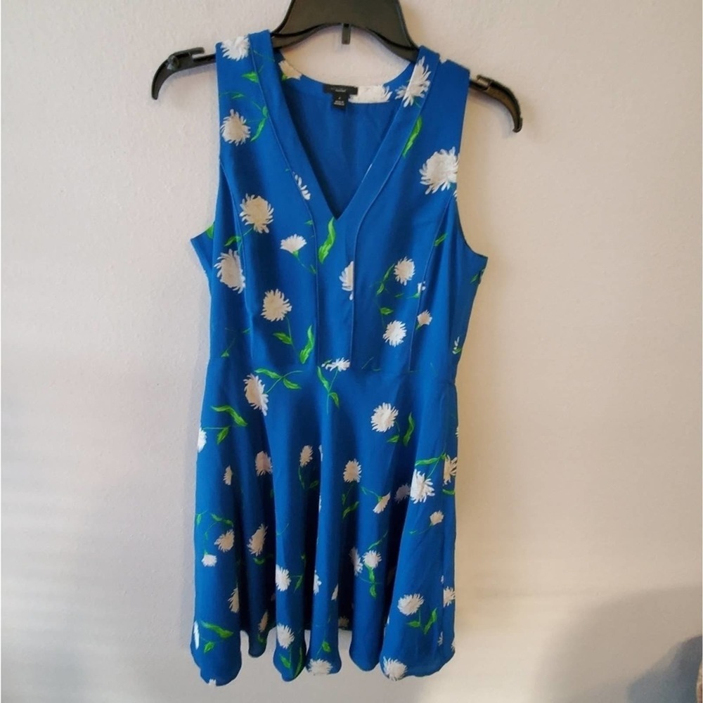 At least Ann Taylor factodaisy floral dress‎ size 4